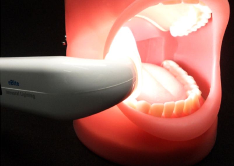 Intraorální přenosné světlo eBite - pomocná stomatologická lampa - sada mini Dentozone